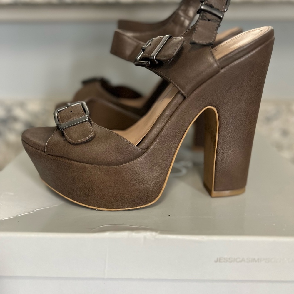 Jessica Simpson Brown Chunky Platform Sandals